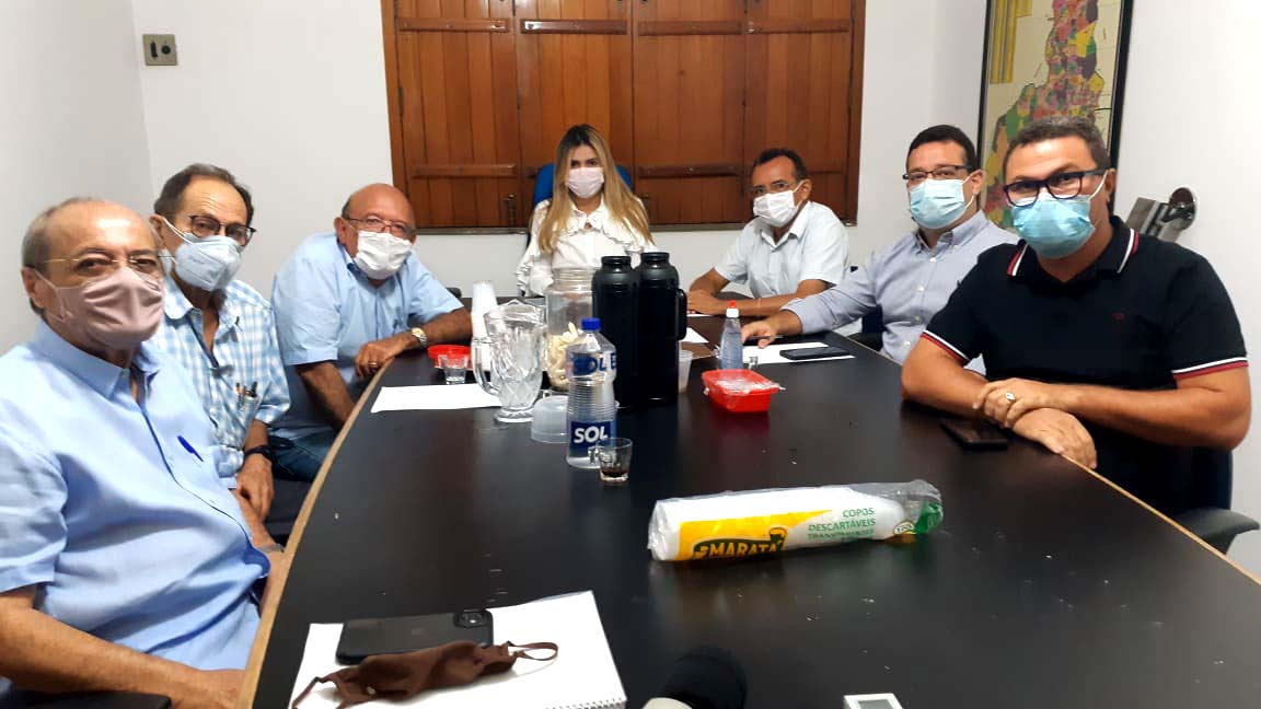 Sílvio Mendes recebe vereadores e diz estar aberto a conversa com Dr. Pessoa